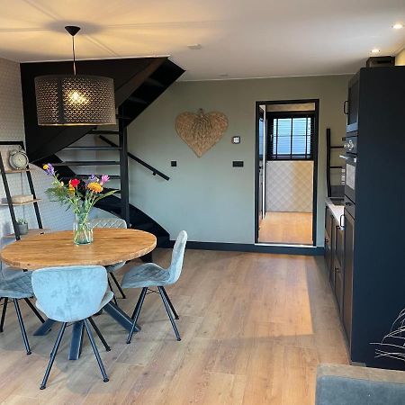 De Heerlykheid Wemeldinge, Vlak Bij Strand En Bos, Ruime Vakantiewoning Met Eigen Patio In De Karakteristieke Dorpsstraat Buitenkant foto