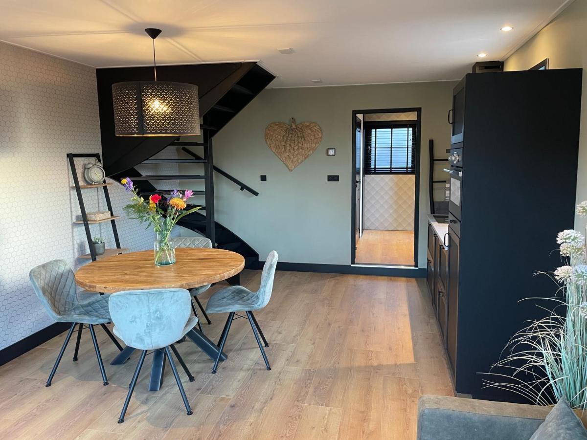 De Heerlykheid Wemeldinge, Vlak Bij Strand En Bos, Ruime Vakantiewoning Met Eigen Patio In De Karakteristieke Dorpsstraat Buitenkant foto